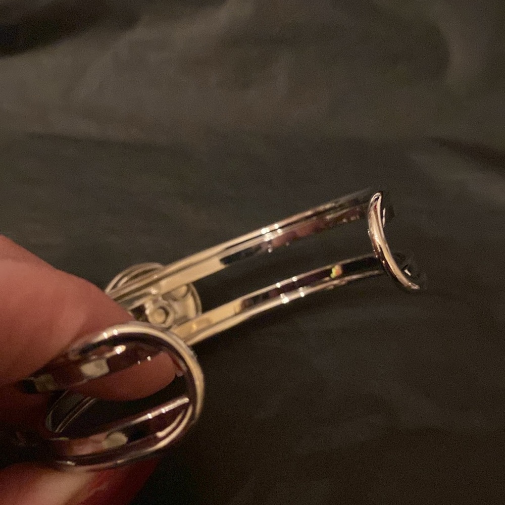 - - Peace Sign Snap Button Bracelet Cuff - Picture 6 of 7